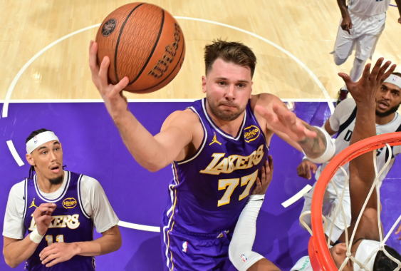 lakers-lanjutkan-performa-hebat-mereka-dengan-kalahkan-mavs