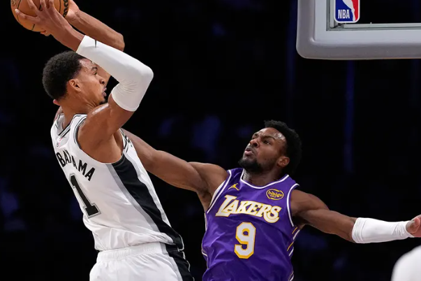 Victor Wembanyama 28 PTS Dominasi vs Spurs