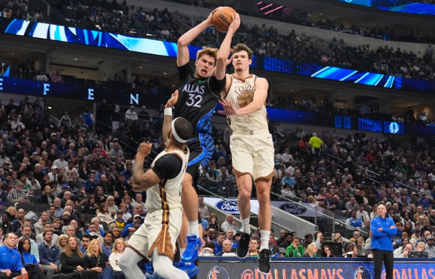 warriors-vs-mavericks-curry-vs-luka-24-januari