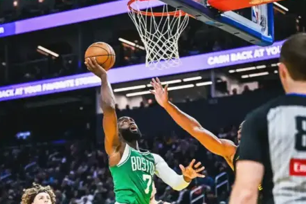 Celtics Hajar Warriors 121-110 Tanpa Curry